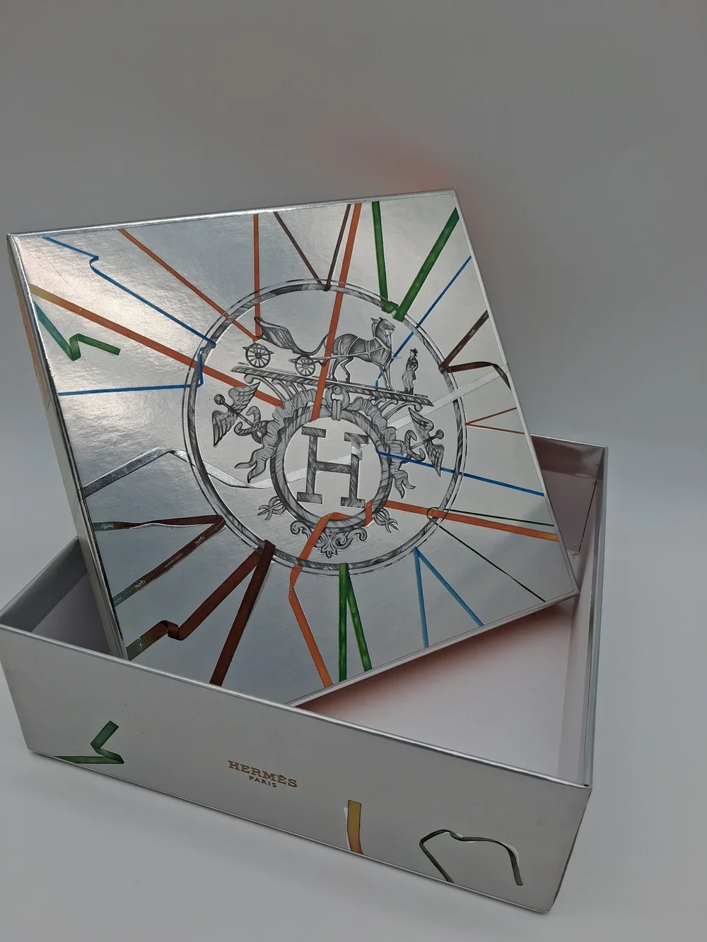 HERMÈS Paris Silver Illustrated Ribbon Motif Presentation Gift Box EUC